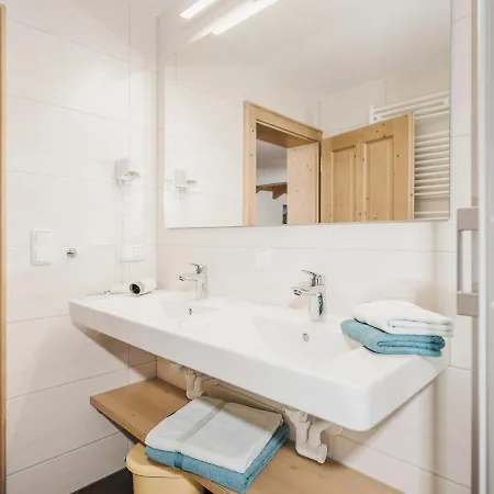 Kinderbauernhof Scharrerhof * הולרבאך איםפינצגאו